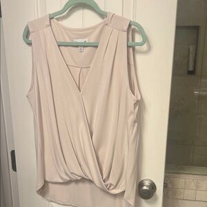 Veeinica M Cream Sleeveless Top